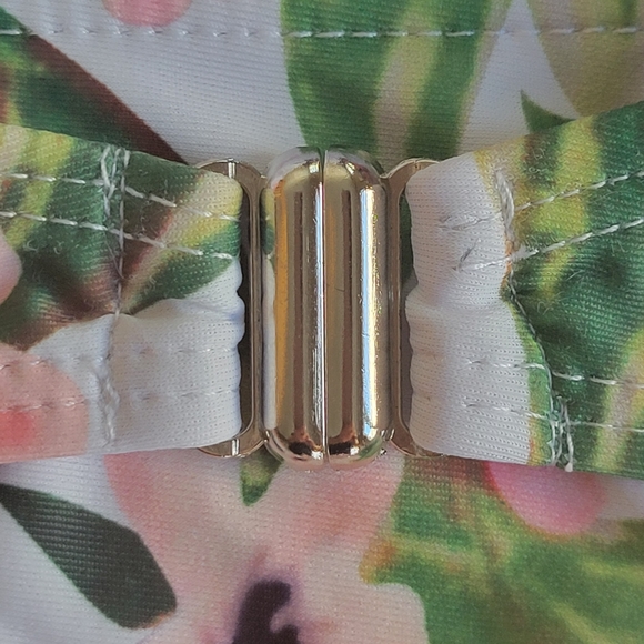 🌟 NWT BEACHSISSI ⛱️ One Piece Flirty Floral Women's Swimwear Size M Ruffles - Picture 4 of 8